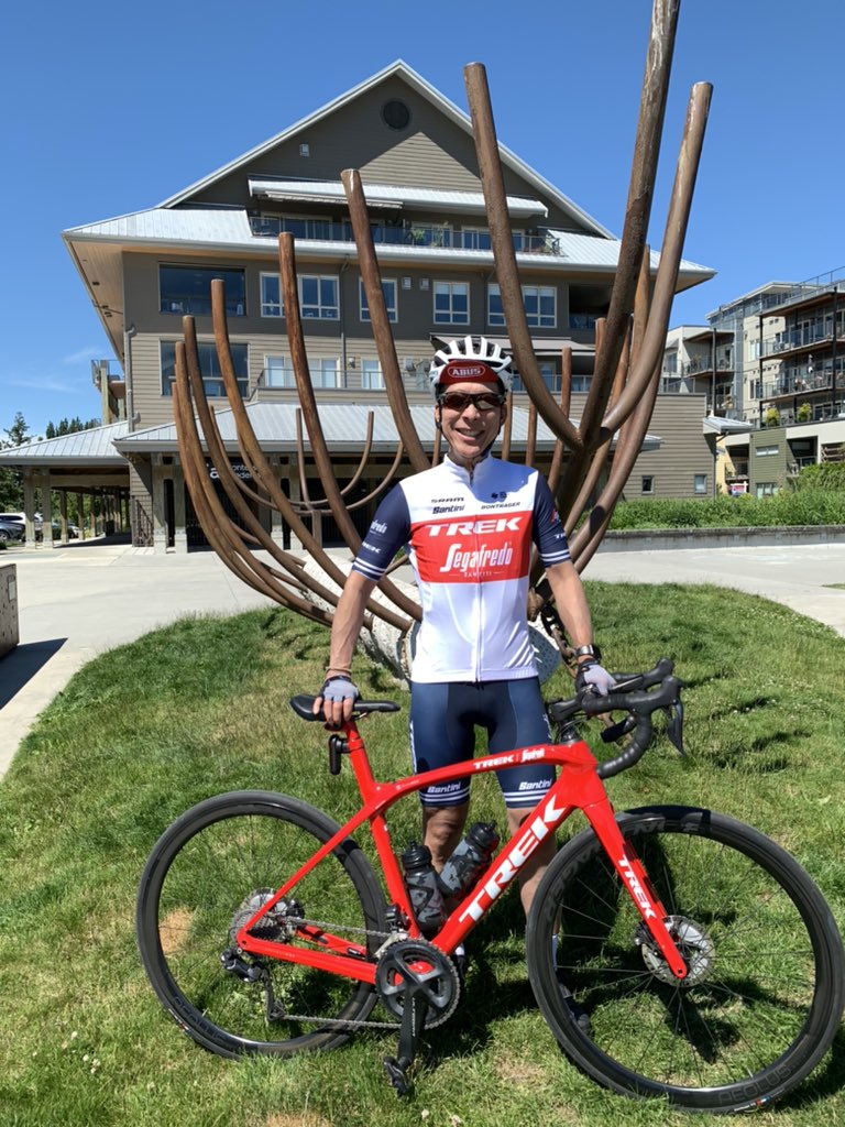 WarrenWong's tweet photo. Thank you @krustysbikes and @TrekBikes for this great @TrekSegafredo kit to go along with my new #domaneslr7. #trekbikes #cycling #biking #vancouver #cyclinglife #beatifulbc https://t.co/WIvFMA34u1