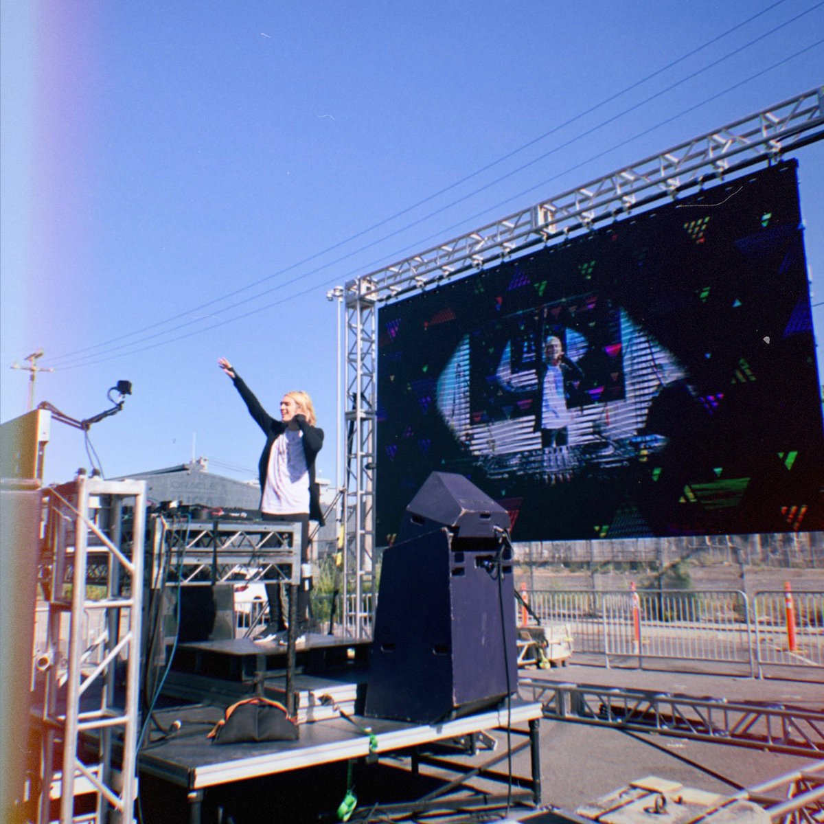 just uploaded my set from <a href="/Themidwaysf/">The Midway SF</a> 😊

ty <a href="/NESZLO/">NESZLO</a> &amp; <a href="/WeDreamWorlds/">We Dream Worlds</a> for the opportunity!

and a warm thank you to everyone who showed up to support and talk to me. ily guys 💛

soundcloud.app.goo.gl/BdcoU9PAWoDZhr…