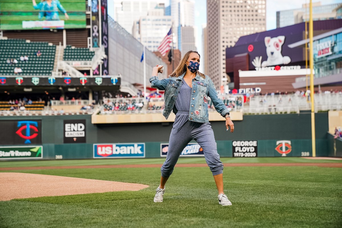 Twins's tweet photo. We honor our late bench coach Mike Bell as we take on the Reds, managed by his brother David. The Bell family was presented with Mike's 2020 jersey signed by the team and a donation to Gigi’s Playhouse. Mike's wife Kelly threw out the first pitch. Tonight we play for Mike! ❤💙 https://t.co/GtlAy42dDU