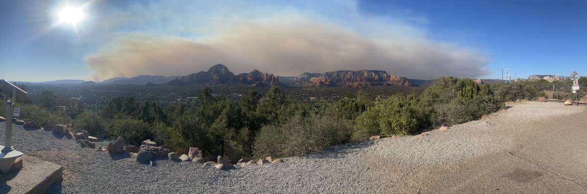 NicoleSGrigg's tweet image. This smoke plume has become thicker, darker from a lookout point here in Sedona, AZ. 

The fire is around 10 miles from here, but moving to the north and east. 

17 miles from the heart of Flagstaff. #RafaelFire