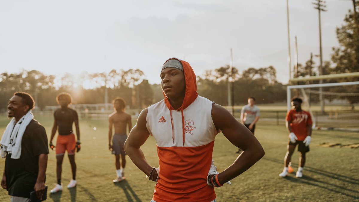 BellFilmz's tweet photo. Boom! 🔥
#Grinding  #football #savannahgeorgia #Filmmaking #Filmmaker #lockdownu #footballtwitter 
https://t.co/yeODhpR9G6 https://t.co/fiT6Ss30ZJ