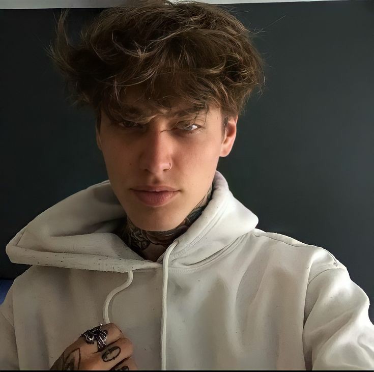 TR3LL4S's tweet image. La Droga - Bad Bunny 
0:57 ━❍──────── -2:42
          ↻         ⊲  Ⅱ  ⊳         ↺
VOLUME: ▁▂▃▄▅▆▇ 100%

          🌻 Jeffrey Walker. 🌻

𖤐 Sergente LSPD.
𖤐 Amante dei gatti.
𖤐 He/Him/uwu.
𖤐 Jeff o Jeff.