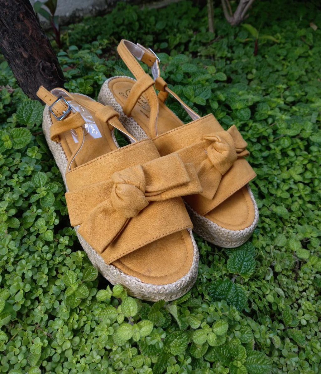 TiendaOVOP_SS's tweet photo. 🤩 Nuevo producto 🤩
Luce siempre cómoda y elegante, tenemos para ti calzado elaborado por #artesanas salvadoreñas 😍👡

¡haz tus pedidos ya! 😎

👉🏽llamanos o escribenos:
+503 2522-0001; +503 7065-0676 
#ElSalvador #tiendaovop #zapatos #sandalias #shoesforwomen #calzadofemenino https://t.co/jvbaF1jkfe