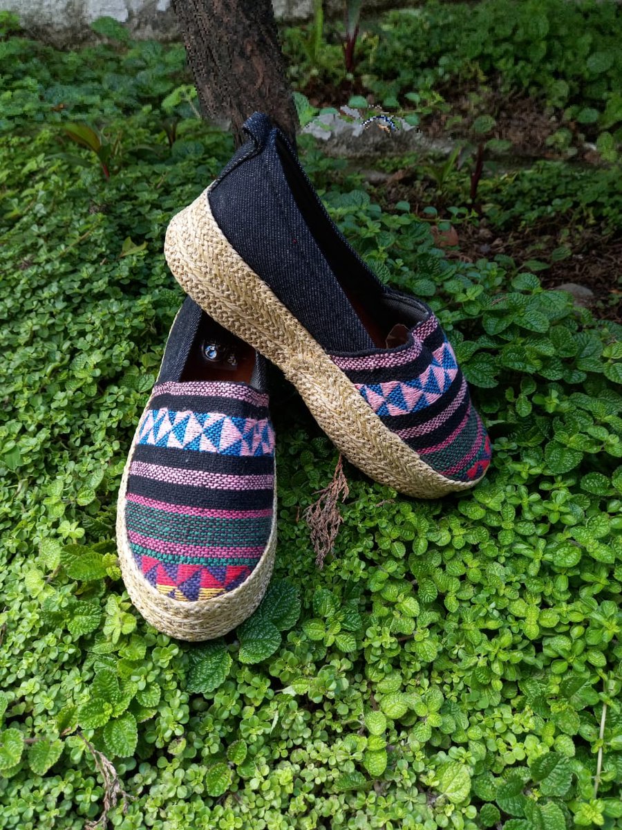 TiendaOVOP_SS's tweet photo. 🤩 Nuevo producto 🤩
Luce siempre cómoda y elegante, tenemos para ti calzado elaborado por #artesanas salvadoreñas 😍👡

¡haz tus pedidos ya! 😎

👉🏽llamanos o escribenos:
+503 2522-0001; +503 7065-0676 
#ElSalvador #tiendaovop #zapatos #sandalias #shoesforwomen #calzadofemenino https://t.co/jvbaF1jkfe