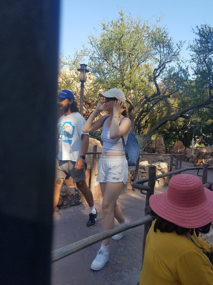 RT @OfLeonix: I saw Shia Labeouf at Disneyland, he's in the blue hat. https://t.co/twTdNXtwKc