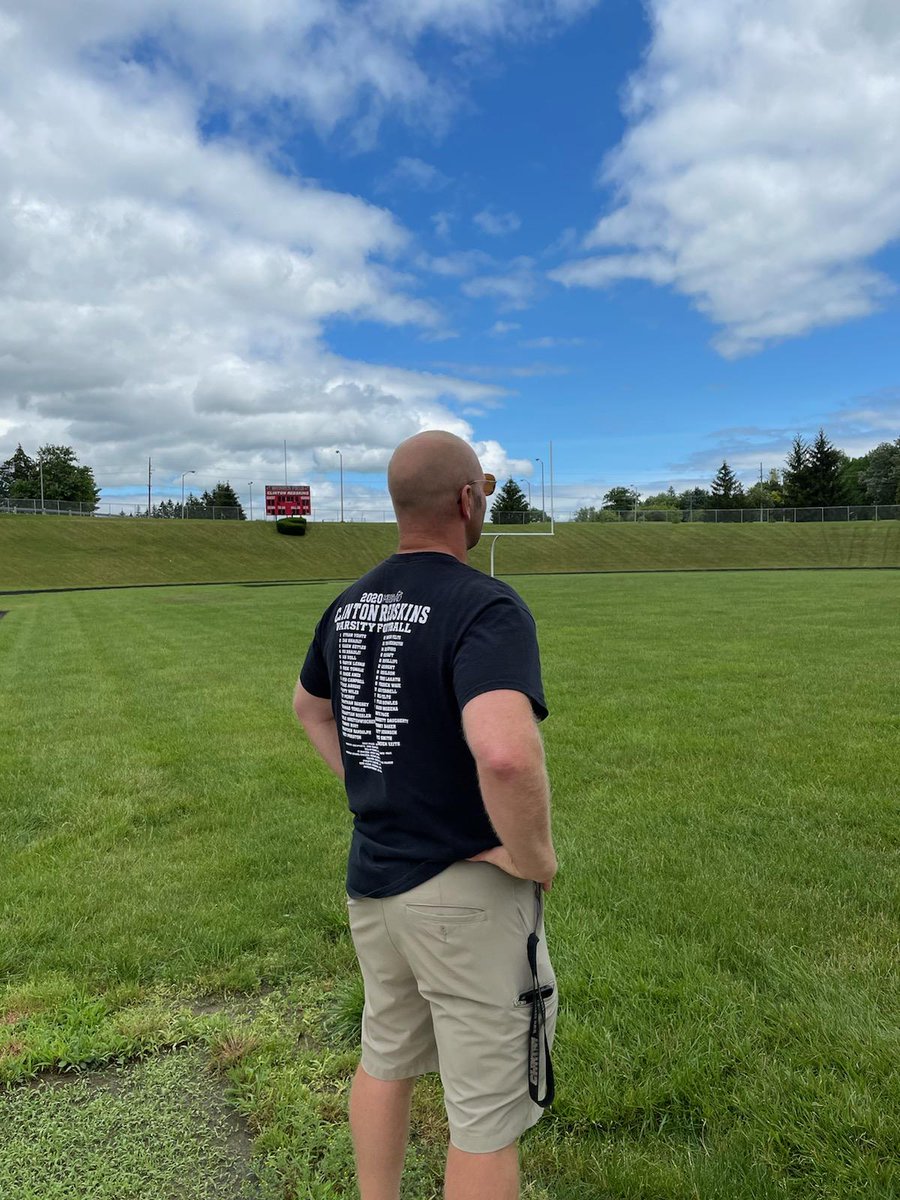 MrFielderWAS's tweet photo. One last day at Wegner and CCS. Too many emotions, and some tears, but mostly GRATITUDE to the @ClinRedFball family, @ClinAthletics and @CCSredwolves community. Thank you for the last 15 years! On to the next chapter, but I will miss this the village! Much love from the Fielders https://t.co/9c52Qk0m33