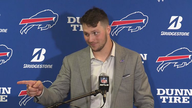 Czap1015's tweet photo. @BuiltInBuffalo_ The only NY QB https://t.co/XnL8gWkIHN