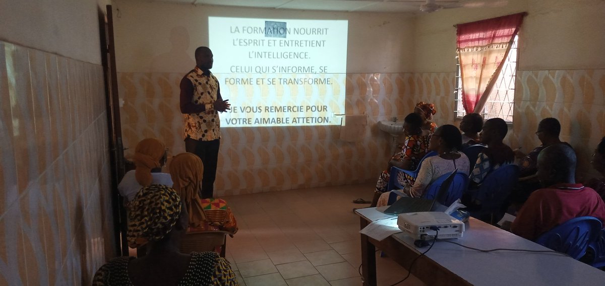 soro_sky's tweet photo. #Bouake #Cotedivoire 
Vendredi dernier, nous avions partagé connaissances et expériences avec un institut de la place sur LA COMMUNICATION.
#CIV225 #Civ2021 #citoyenengage https://t.co/g7WDGeGEuc