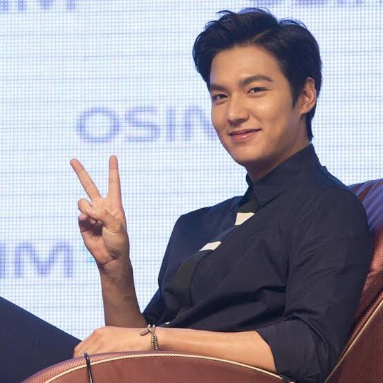 kdramasuperfan's tweet photo. Happiest Birthday babe! 
Saranghaeyo! ❤️

#HappyLeeMinHoDay 
#LeeMinHo https://t.co/S2l850OMaF