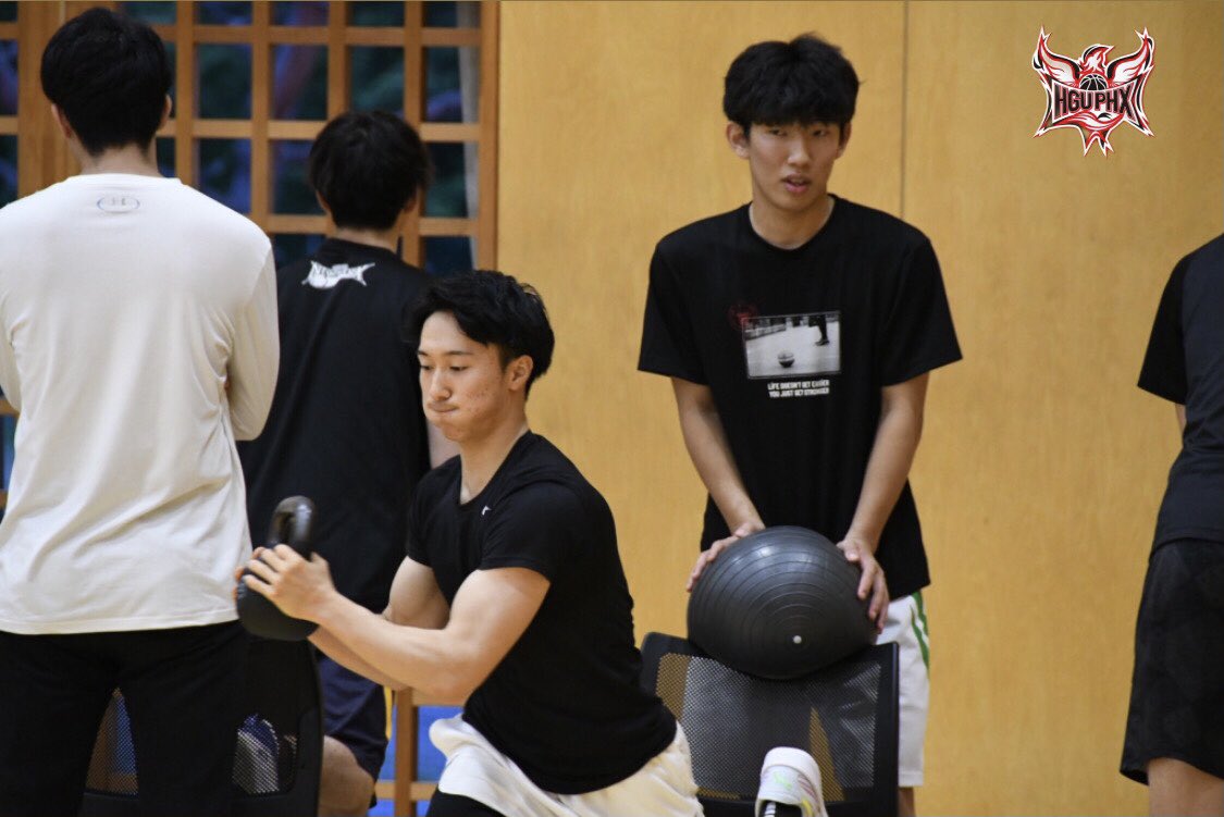 hguphx_official's tweet photo. 【トレーニング風景】

毎週月曜日は、#ACTIVATEGYM さんのトレーニングメニューを行っています！

チューブ等を使いながら、体幹と下半身を
重点的に鍛え上げます💪🔥

＃浜松学院大学 https://t.co/klonglpG7f