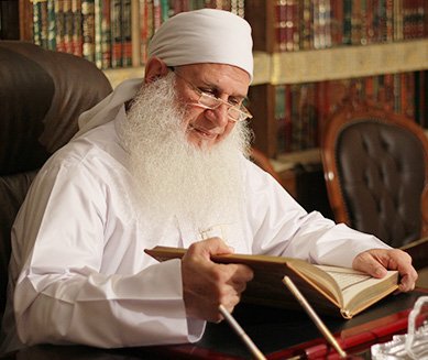 القول الفصل في شأن الشيخ محمد يعقوب

قيل في حقه جبان ، خائن ، مبدل كذا كذا ...
ومهما كان ما قيل ويقال وليس تحيزا،  فالله جعل هذا الرجل سببا في هداية ما لا يحصى عدده من تاركي الصلاة ، وتوبة ما لا يحصى عدده من أصحاب المعاصي، وسد فراغ ما لم يستطع سده الكثيرون في التعريف بشرع الله
.