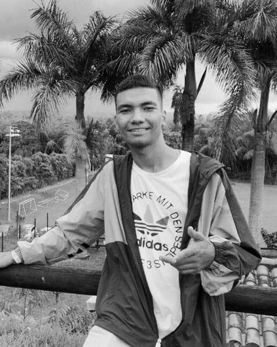 En Colombia aparecen partes de personas desaparecidas, no podemos permitir que se normalice el terror.
Justicia para Santiago Ochoa
#QuiénMatóASantigo