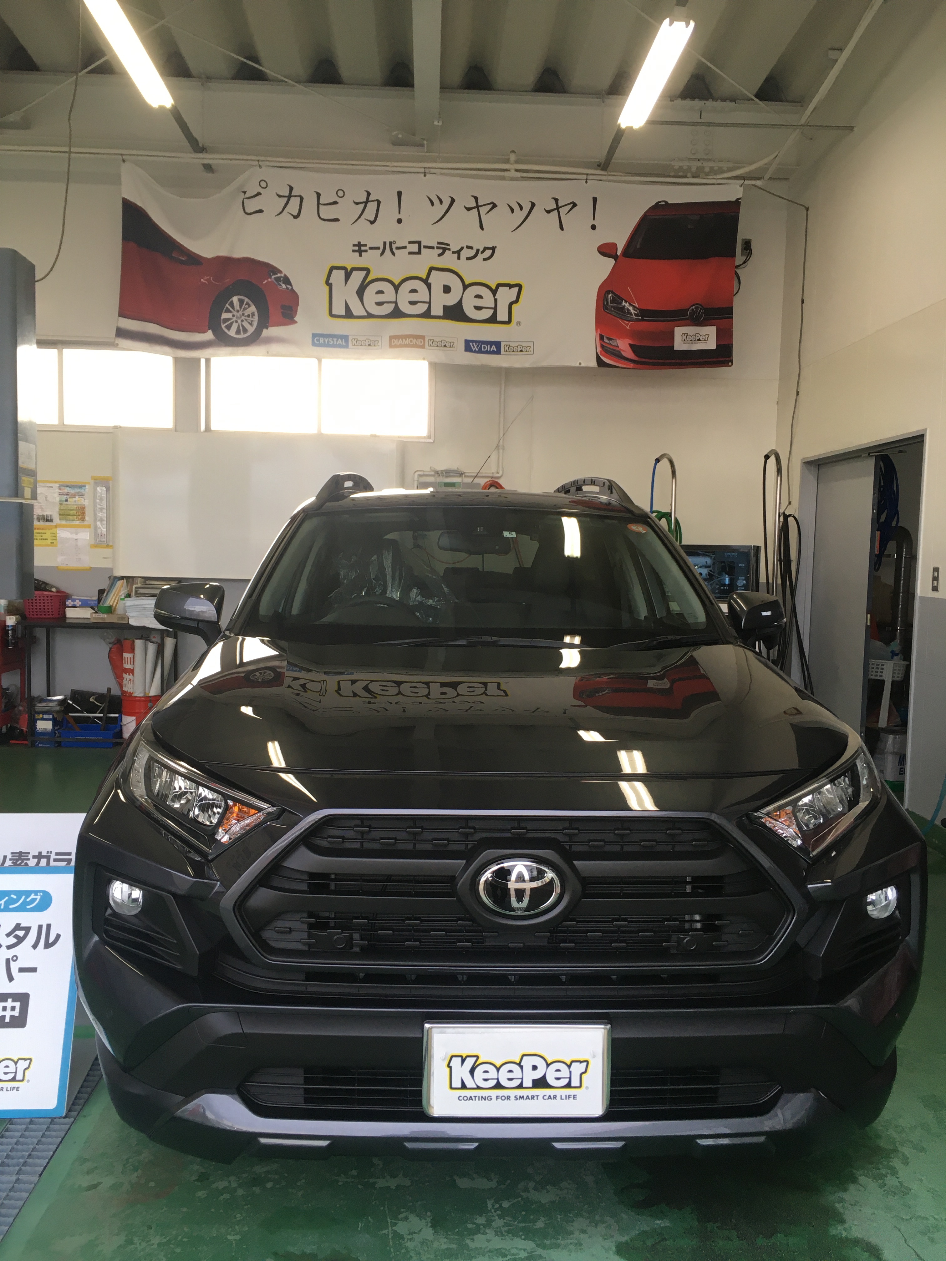 キーパープロショップ 高助 名 セルフ五智ss トヨタ Rav4にクリスタルキーパー パーフェクトコース施工 樹脂フェンダー キーパー施工しました ボディ全体にコーティングしました 今人気の樹脂フェンダーキーパー Suv車に多く たくさんのご予約頂いて