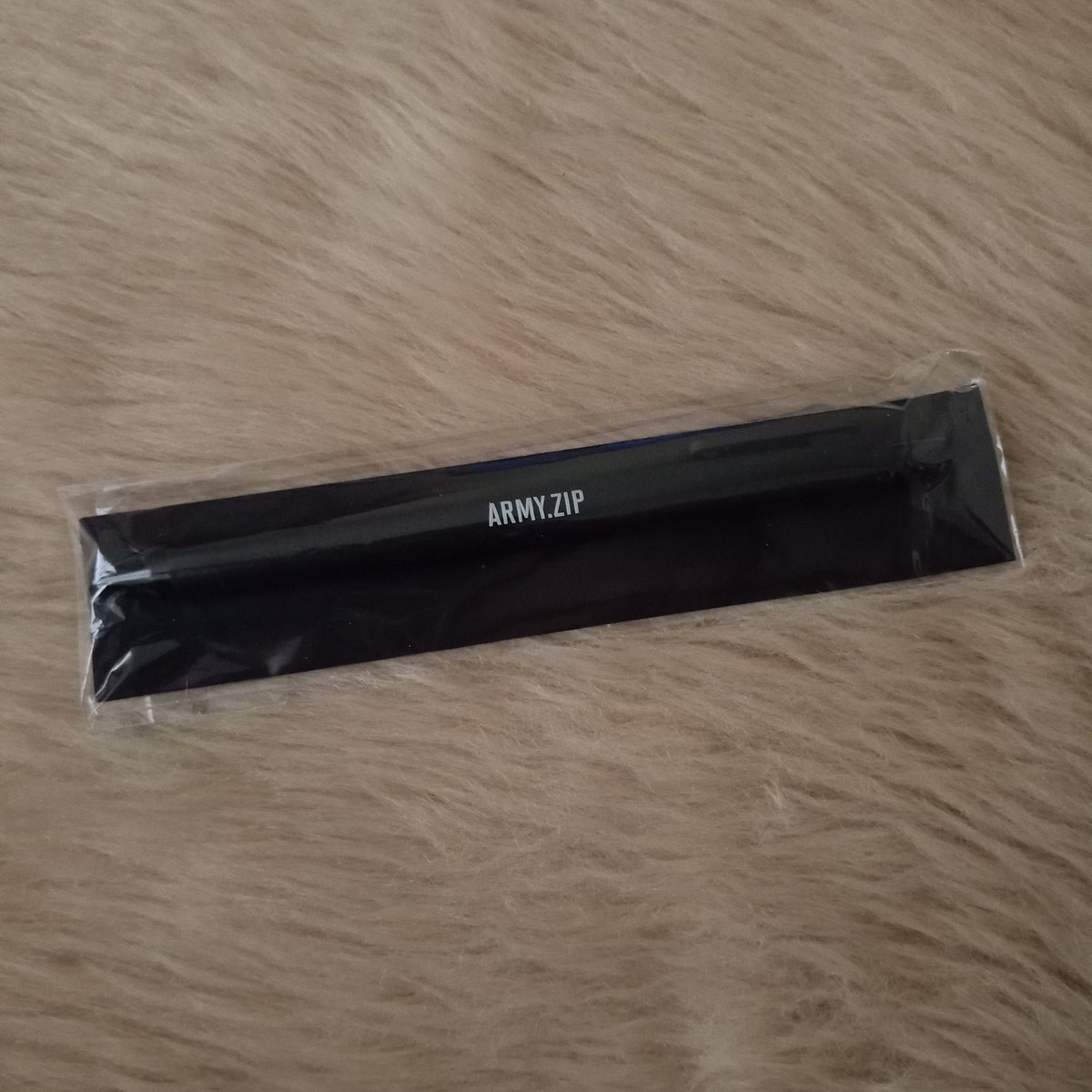 VANGOGHANTE's tweet photo. Late feedback but thank you so much unnie at pinauwi mo pa rin po sa akin itong pen. Thank you rin po sa free sf hihi As always ang kapal pa rin ng bubble wrap kahit pen lang ๐ Sana makabalik ka na po uli sa shop at namimiss ko na po ang mga lapag mo ๐
#HadulsetFeedbacks https://t.co/qUodbUGyRt