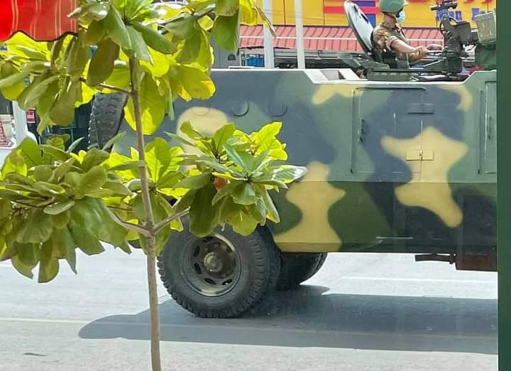 Military terrorists are reinforcing with Tanks and chasing young people near the scene of the fighting after a clash between a Mandalay People Defense guerrilla battalion in Mandalay and the military terrorists.
#UnfetteredAccessForAids
#WhatsHappeningInMyanmar
#June22Coup