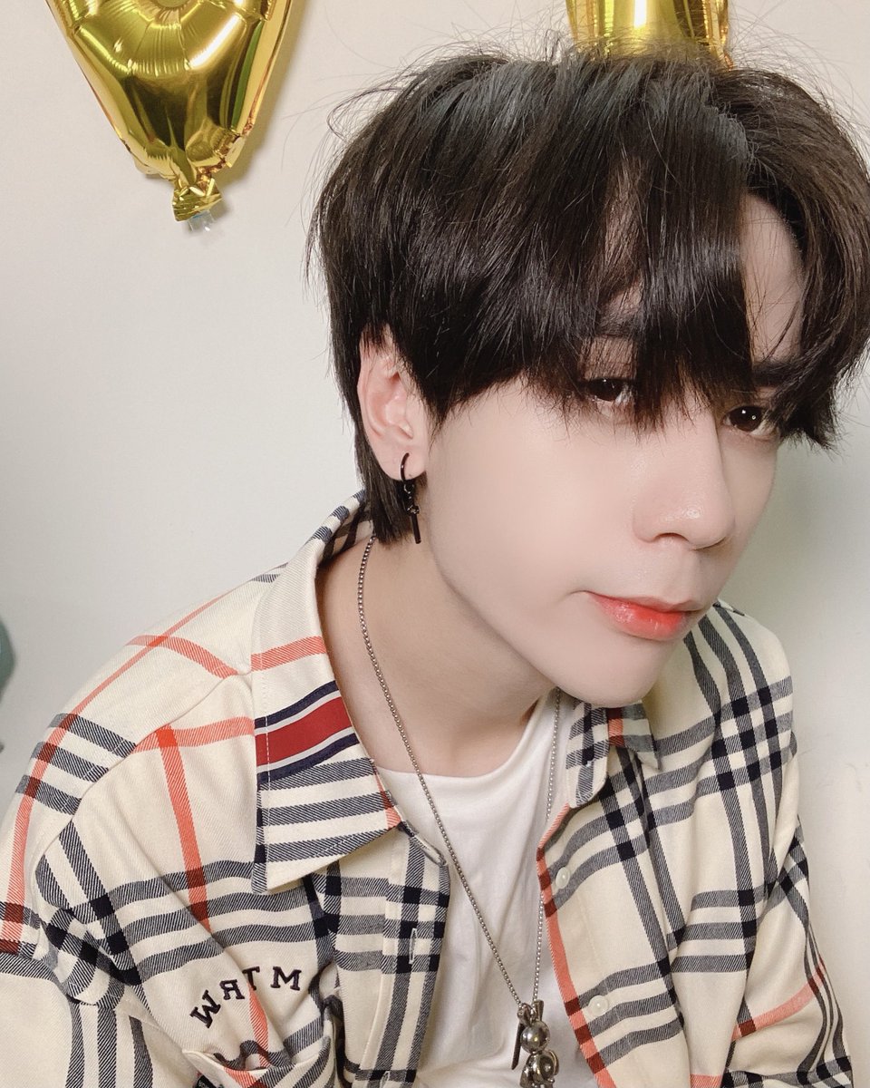 QH_MasterD's tweet photo. Cám ơn Muzik đã đón xem Hùng hôm nay. Vì thời lượng phát sóng có giới hạn nên kết thúc sớm hơn dự định , đừng buồn nha , chúng ta sẽ sớm gặp lại nhau tiếp thôi.. Luv u 💙🎤🎶
#quanghungmasterd #muzik 
#BuatruavuivexMD https://t.co/SP5wo3IxPa