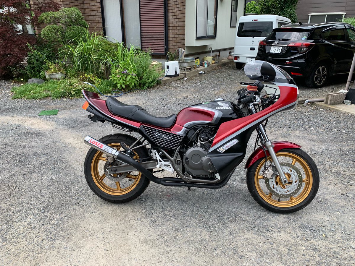 ロケットカウルの塗装終わった！初めて自分で塗装してみてすげえ難しい