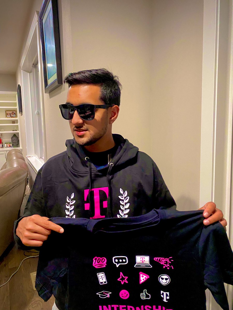 pranav_vasan's tweet photo. Really went all out with swag #tmobile #sweintern @MikeSievert @TMobile https://t.co/RtCdjiXAzV