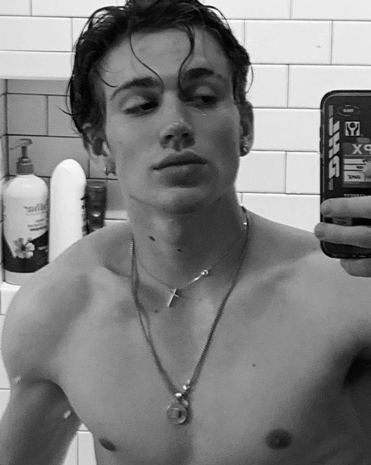 backnforths's tweet image. i think in black.