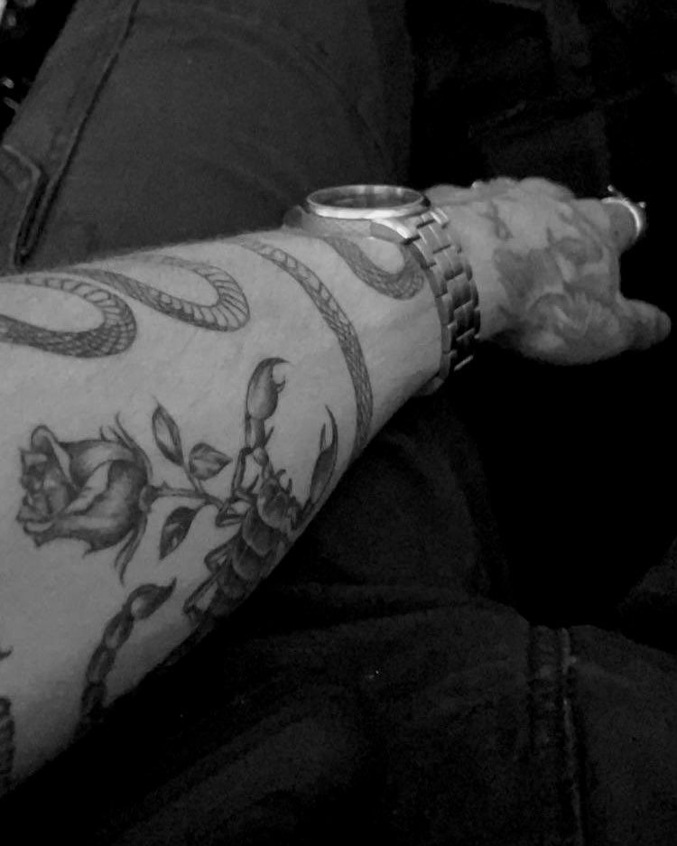 backnforths's tweet image. i think in black.