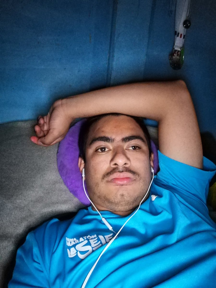 ClanRadcoc's tweet photo. @fiochavesch Por un ojo miro el exito y en el otro ojo en tu corazon bb😂😂😂🤦‍♂️ https://t.co/dhXOke9dGx