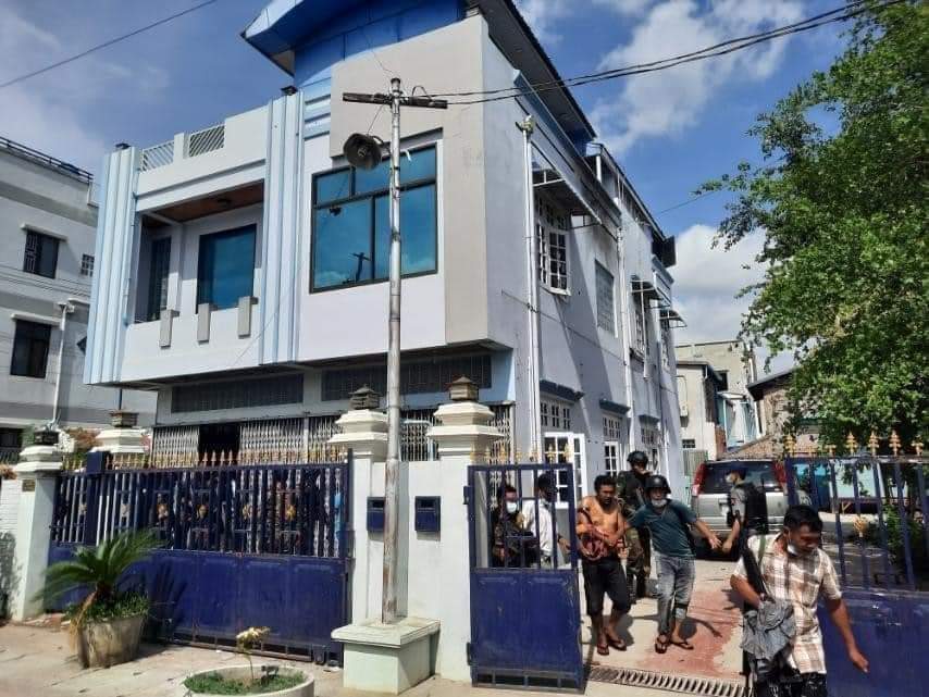 According to <a href="/The74Media2019/">The 74 Media</a> , Four PDF members were killed and eight others were injured in a shootout between Mandalay PDF and the Military Council this morning at the corner of 54th and 111th Streets in #Mandalay.

#June22Coup
#WhatsHappeningInMyanmar