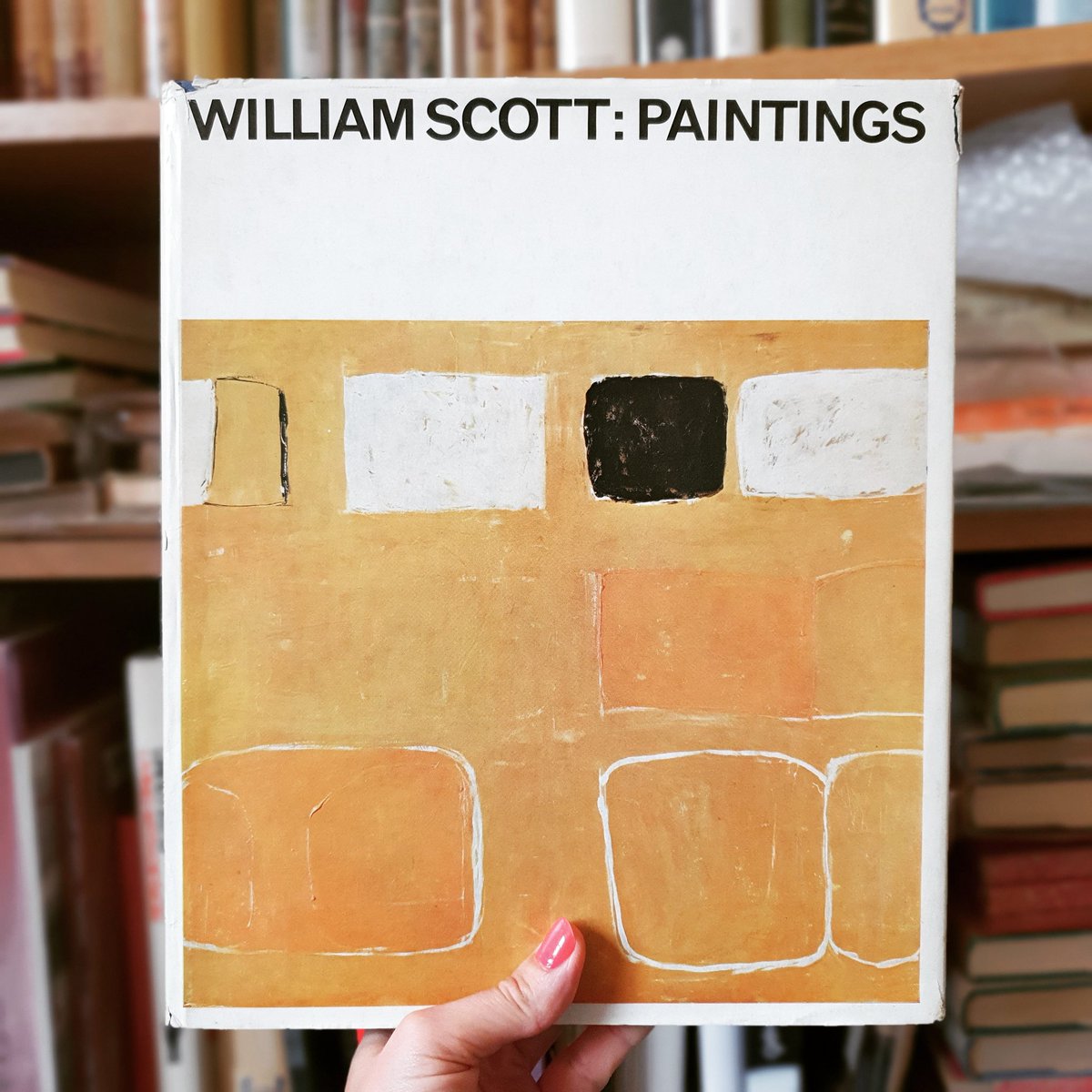 An early monograph on the work of the painter William Scott. The artist worked alongside Alan Bowness to select the 149 paintings reproduced in the book, works created between 1938-1964.
*
WILLIAM SCOTT PAINTINGS, Alan Bowness, 1964. beauxbooks.com/william-scott-…
#artbook #williamscott