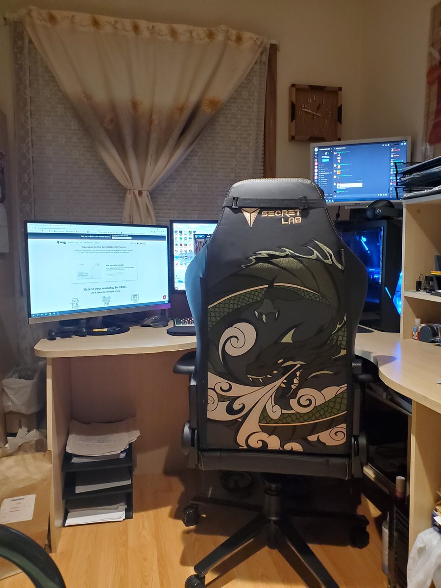 Pokejam100's tweet photo. Loving my new Secret Lab chair so far! #secretlab https://t.co/YzR4MaXS8b