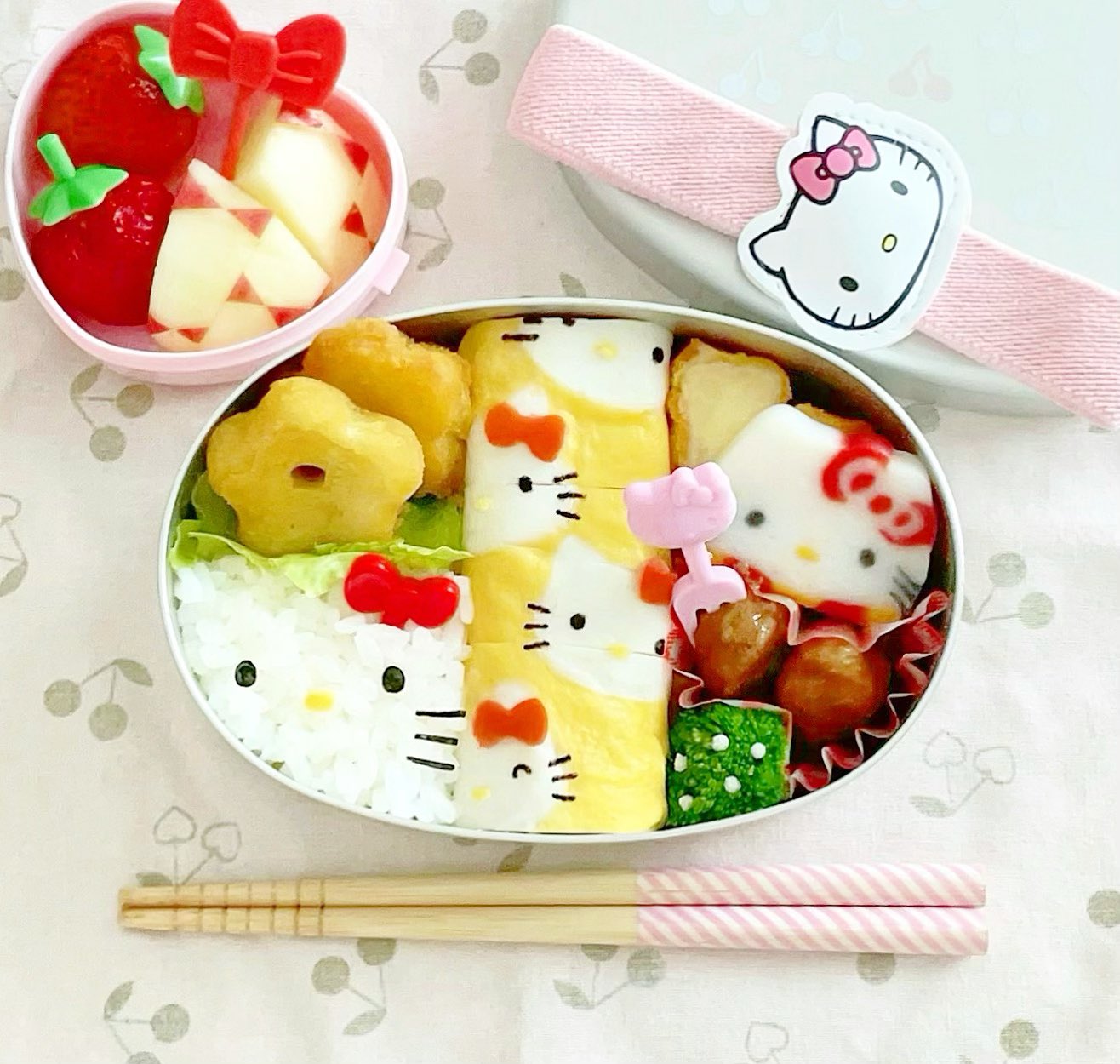 Aya キティキティしいお弁当 キティちゃん ハローキティ Hellokitty 幼稚園弁当 柄巻きたまご T Co Gldlhdedoa Twitter