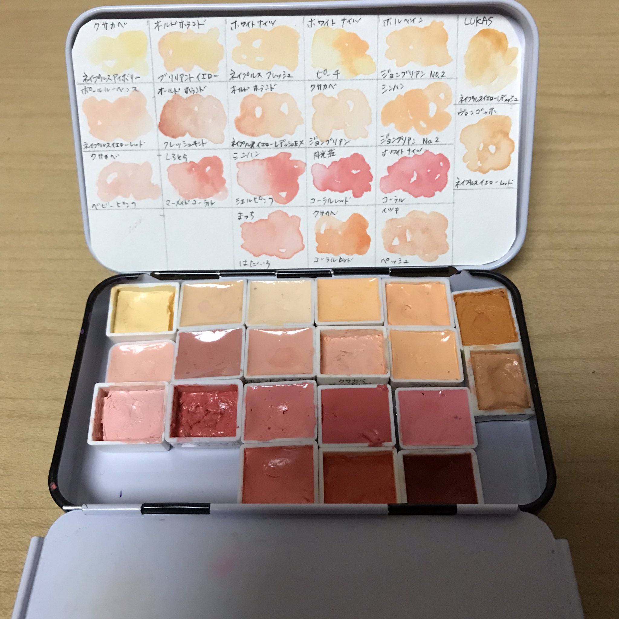 ひより 肌色パレットがもうすぐ完成しそうですー ๑ ᵕ ๑ 色んなメーカーさんの肌色っぽい もしくは肌の血色に使うお色を使い比べできるよ 今月中に空いてるところの3色も届く予定です 楽しみ