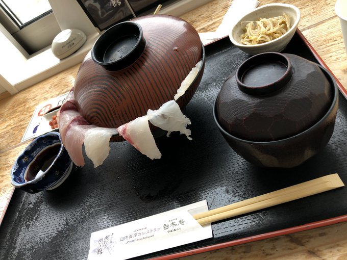 関アジくんまだ生前の魂引きずってて笑う(注文を受けてから捌くため) 