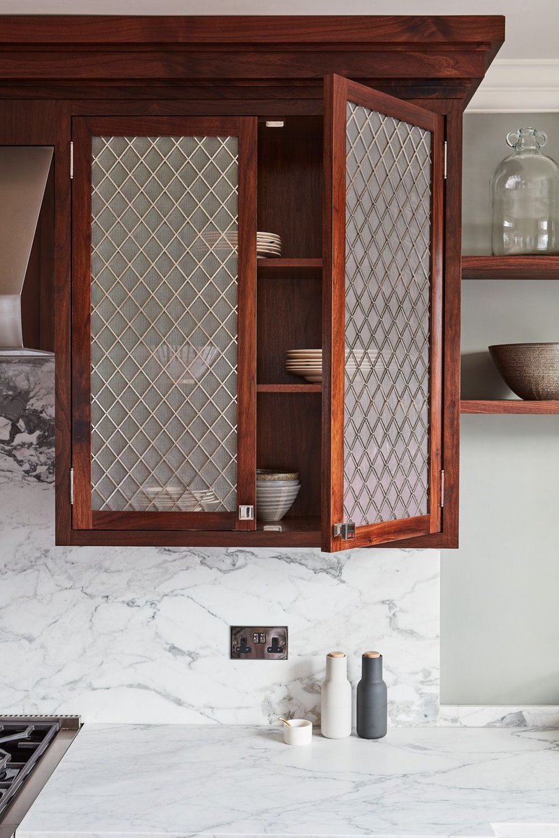 Georgian Hall is on of our most complex projects, the true success behind is the design and the way in which all the different details and material work together in such harmony. How amazing is this glass cabinet with a metal pattern?! #NakedKitchens #TrulyBritishTrulyBespoke
