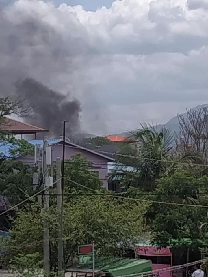 IrrawaddyNews's tweet photo. Bomb blasts were reported in various places in #Mandalay after a clash between People’s Defense Force fighters and junta troops on Tuesday in Chan Mya Thazi Township. The attacks were supposedly carried out by PDF fighters on police stations.(Photo: CJ) 

#WhatsHappeningInMyanmar https://t.co/gwLQoGfyIU