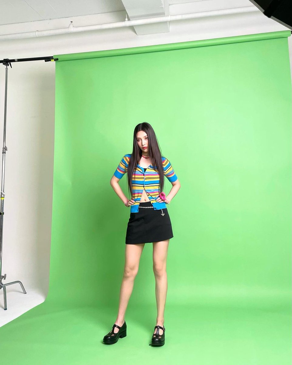 5REDVELVET's tweet photo. [OFFICIAL] 210622 #JOY Instagram update

#REDVELVET @RVsmtown 
https://t.co/fTgqRdRzNG https://t.co/NBs9ceNzs5