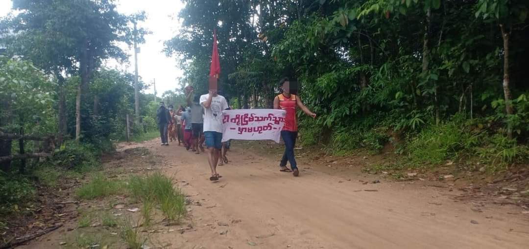 Arn_the_king's tweet photo. Ppl in NyinMaw village,#LongLone Tsp held the regular dawn strike against the military dictatorship 

#June22Coup #WhatsHappeningInMyanmar #UnfetteredAccessForAids https://t.co/FmNrvlb9C6