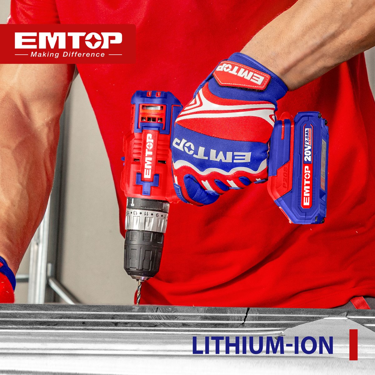 EmtopJapan's tweet photo. 安全眼鏡をかけた方がいいですよね。

#ツール #電動工具 #EMTOP #ドリル #バッテリー https://t.co/PItIhlKlBN
