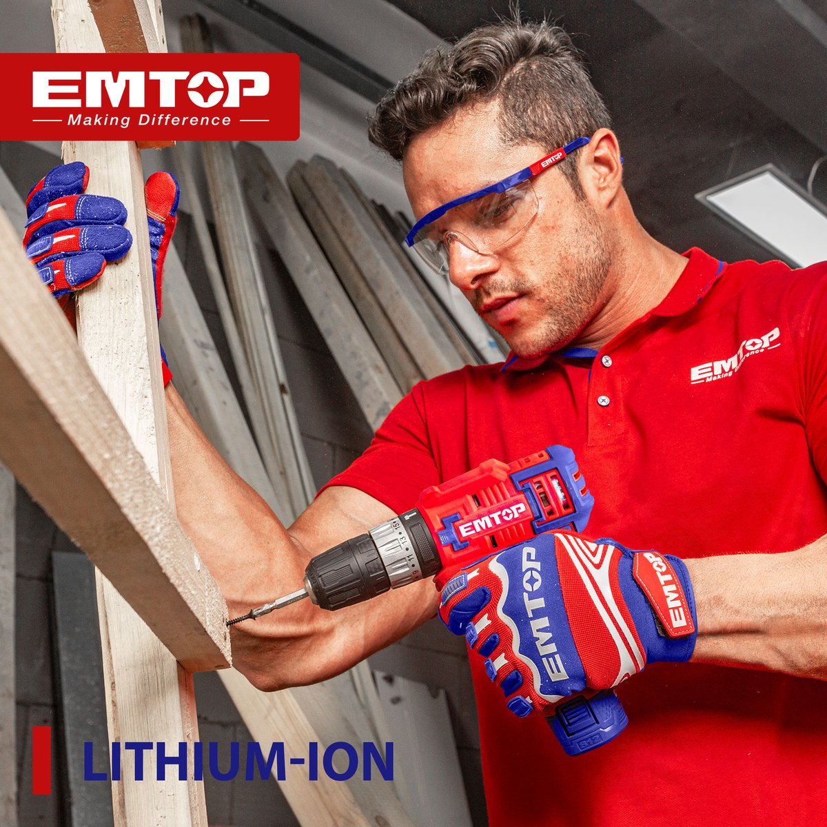 EmtopJapan's tweet photo. 安全眼鏡をかけた方がいいですよね。

#ツール #電動工具 #EMTOP #ドリル #バッテリー https://t.co/PItIhlKlBN