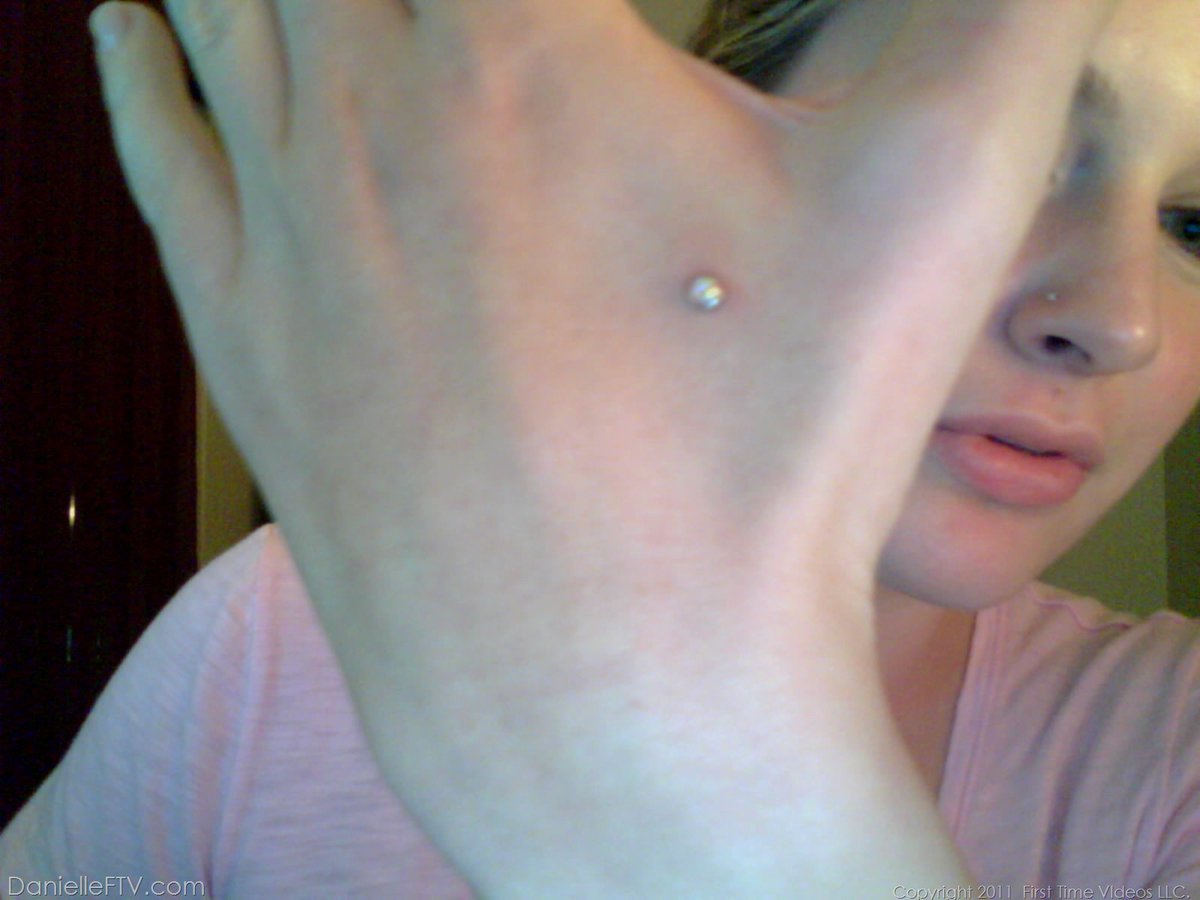 DanielleFTV's tweet photo. I miss my old hand dermal piercing. I'd love to find a place in Phoenix that is willing to pierce that area. Seems like not many shops offer that. Anyone know of any local shops that would be willing to do this piercing? https://t.co/Pi8wtzdDAl