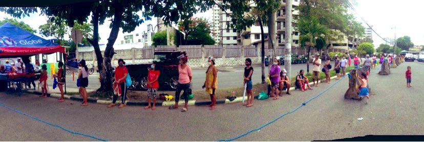kolsenertito's tweet photo. To all those who supported #BanlawSpaces #KTVForACause nung weekend, share ko lang ang bunga ng tulong nyo. This is the Taguig Community Pantry sa may PDS. Mahaba ang pila, maraming pamilayang matutulungan. Maraming, maraming salamat po! https://t.co/ggocg9SqUH