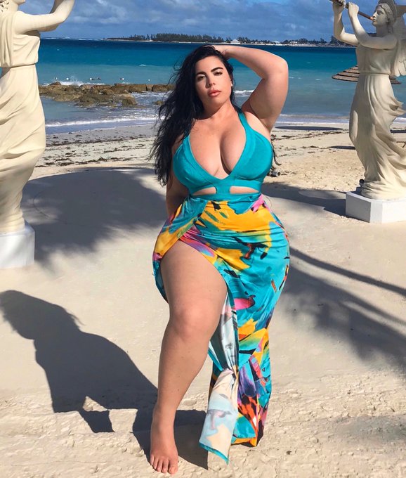 Wanna get away with me ? 🏝🏝 https://t.co/l5EuwdssgM