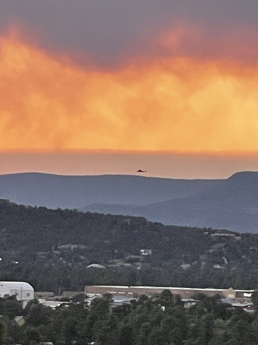 Snoogeroo1's tweet image. View of the #BackboneFire from the porch here in Payson tonight 😢