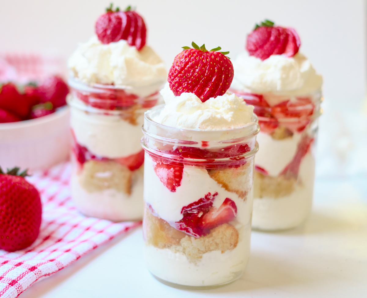 PowerbyMomBlog's tweet photo. It is time for strawberries! Try this delicious and fun dessert recipe for strawberry shortcakes in a jar for a fun summertime treat. #strawberry #shortcake https://t.co/nL6p7IWp85 https://t.co/hvPdfokFzL