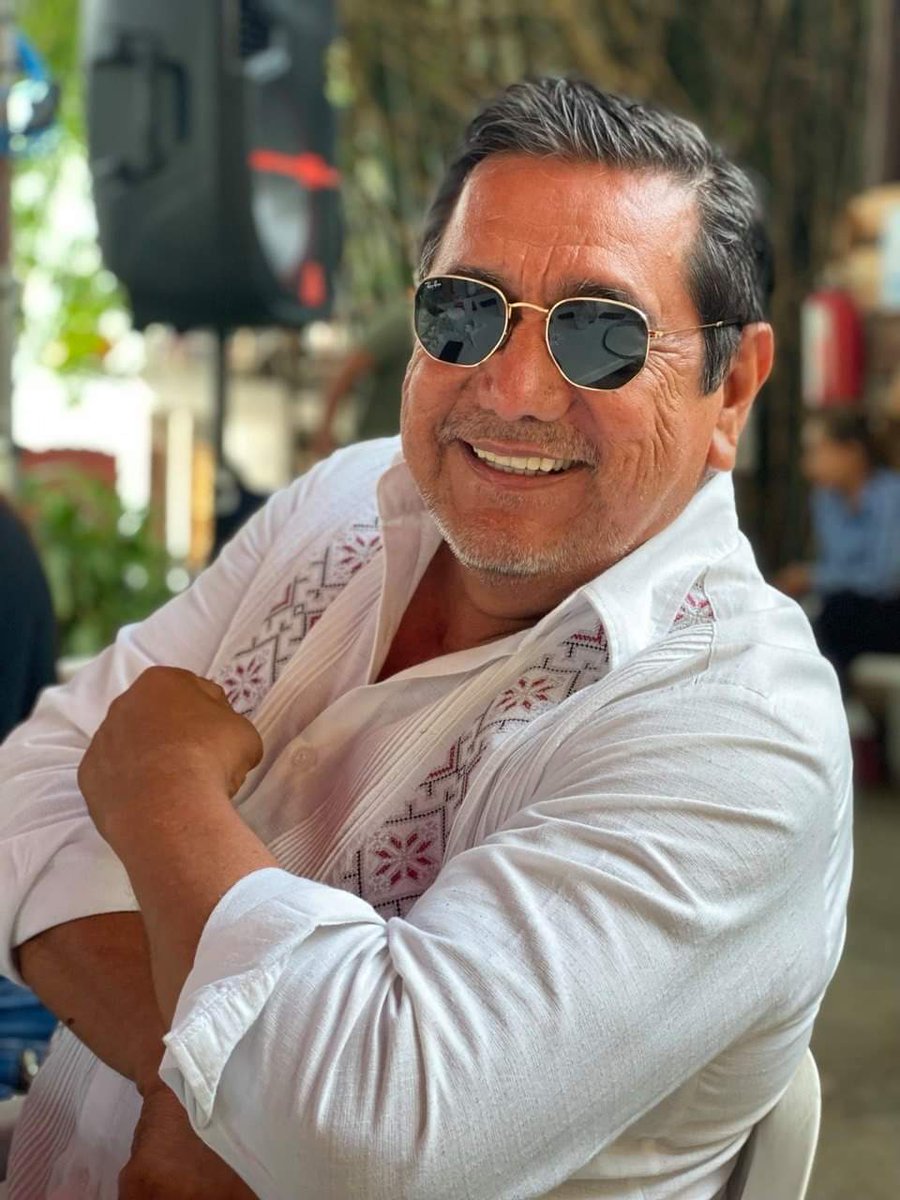 FelixSalMac's tweet photo. La sonrisa es el espejo del alma, la única capaz de mover lo inconmovible. Siempre debe haber un motivo para sonreír. 

Les mando un fuerte abrazo a todas y todos.

¡Hay toro! https://t.co/zNMiWEwvag