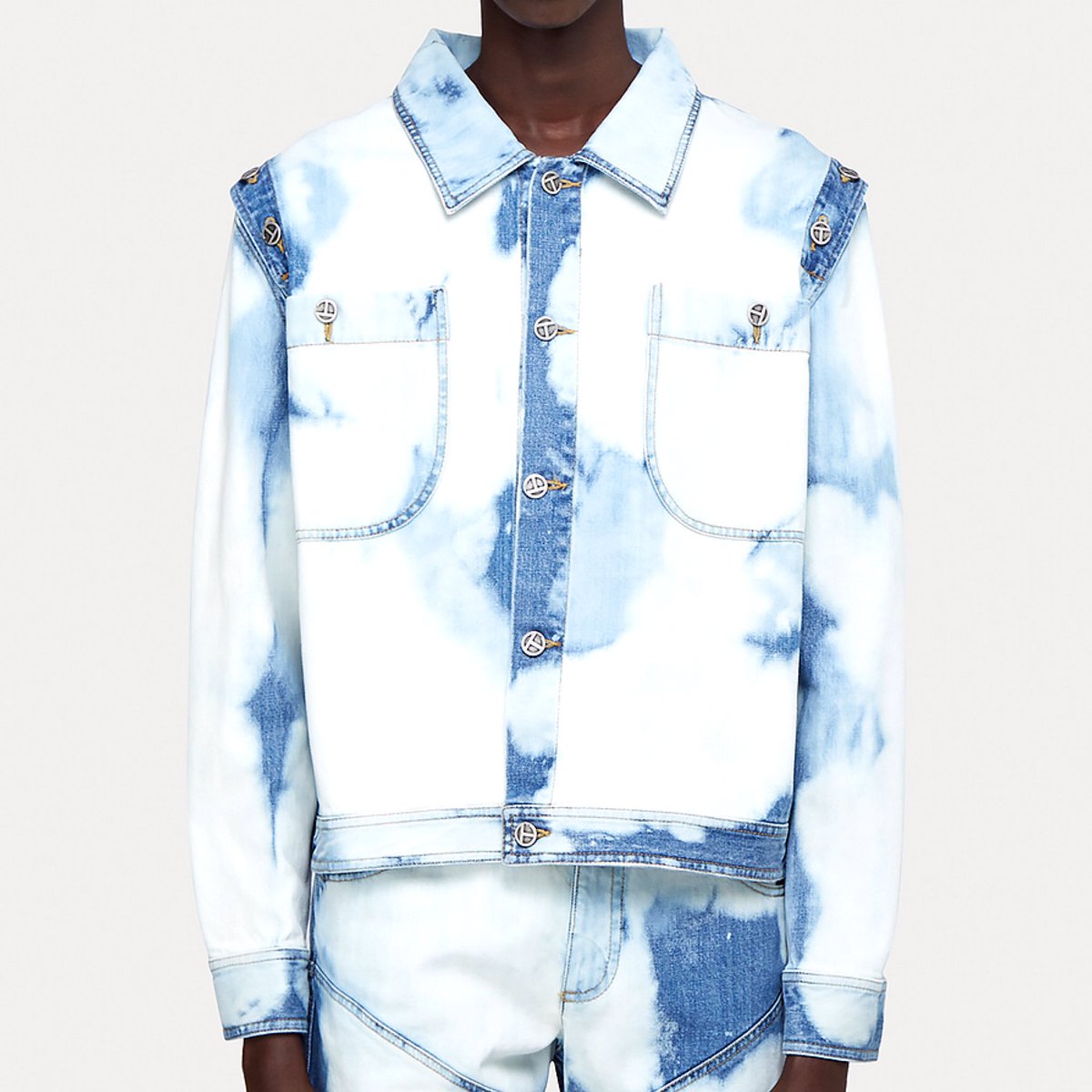 Ssamdi_Style's tweet photo. TELFAR
detachable sleeve bleached jacket
—€510

#정기석 #사이먼도미닉  #SimonDominic  #Ssamdi #ssamdifashion #fashion #aomg #darkroom #telfarglobal https://t.co/PpDLRjcm7r