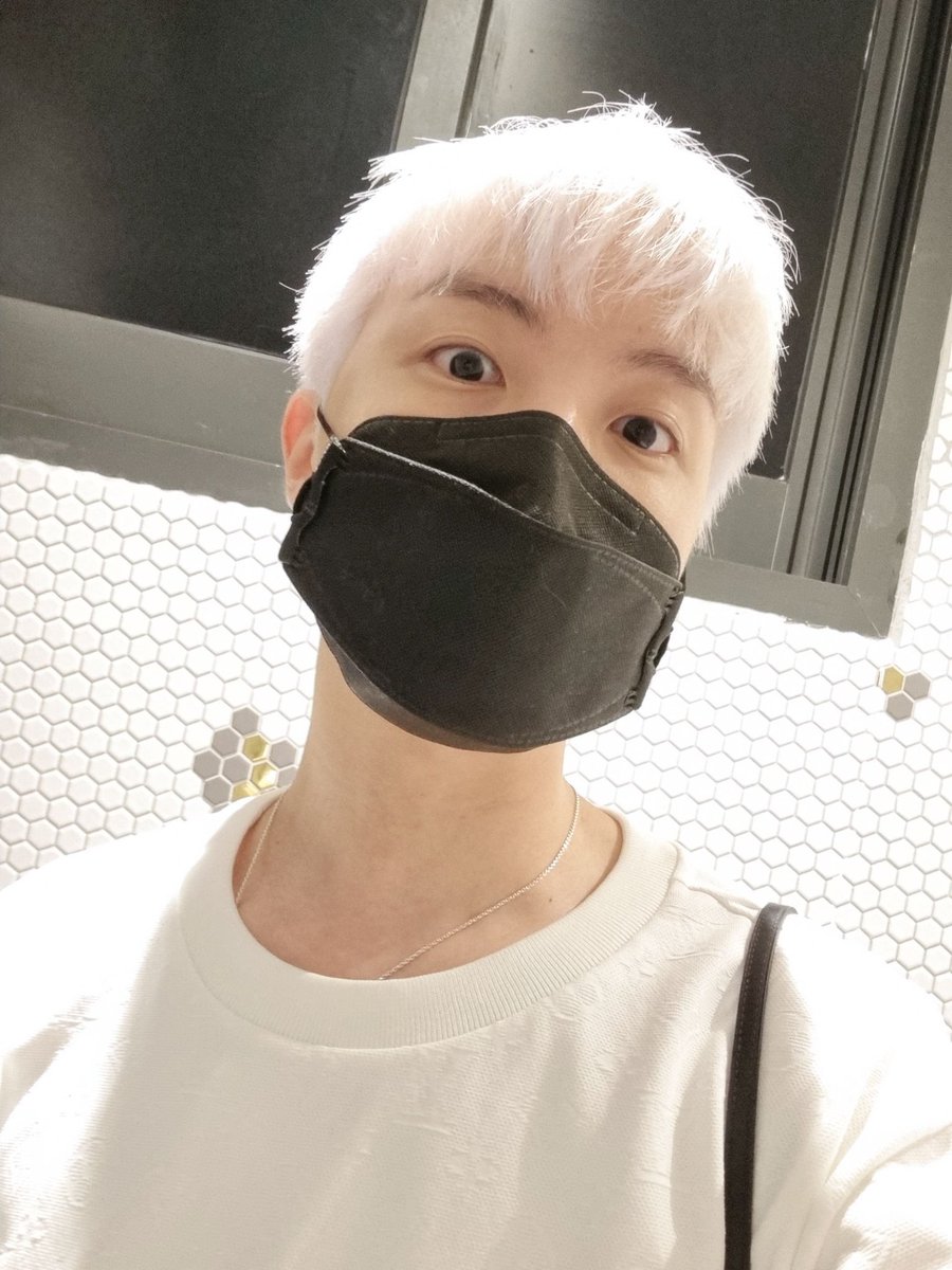 winterang's tweet photo. su pelo, estoy destruida💔 https://t.co/nmbYrRh6ke