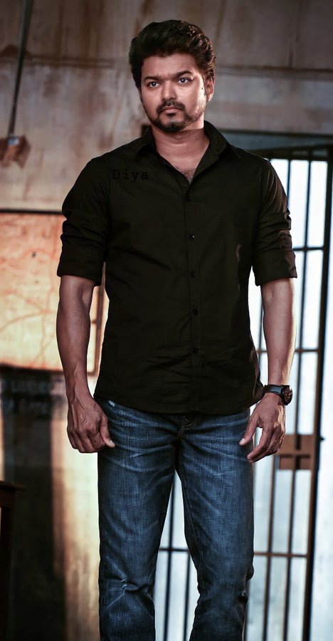 ActorYogiBabu's tweet photo. #HBDTHALAPATHYVijay 

இனிய பிறந்தநாள் வாழ்த்துக்கள் தளபதி https://t.co/d5WUhCABLw