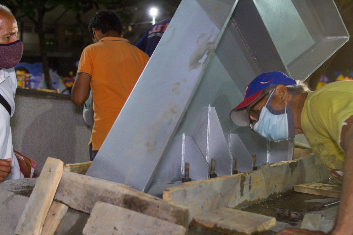 ¡El pueblo trabajador se ha incorporado con energía a esta gran transformación de la ciudad capital! Acompasado e indetenible, nos recuerda al Ejército patriota e invencible que hace 200 años luchó, sin tregua, hasta lograr la libertad absoluta del territorio