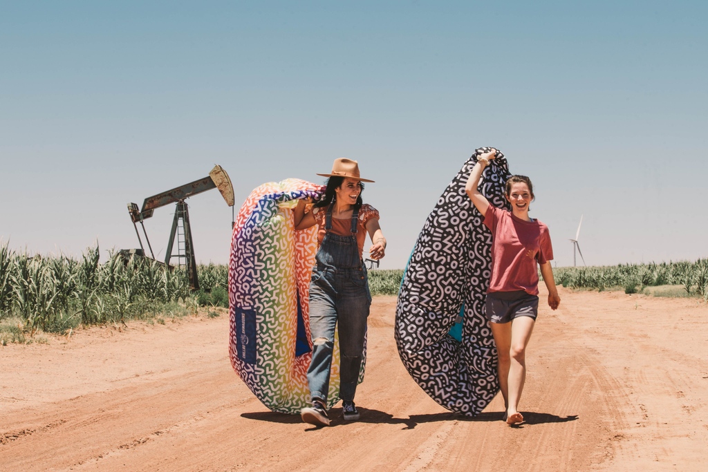 It is S U M M E R 😍
.
.
.
.
#photooftheday  #chillbo #chilllife  #borntoroam #wildernessbabes #gophotography #outsideculture #hikingworldwide #simplyadventure #radgirlslife #gooutside #wilderness_addict #beautifuldestinations #nature_good