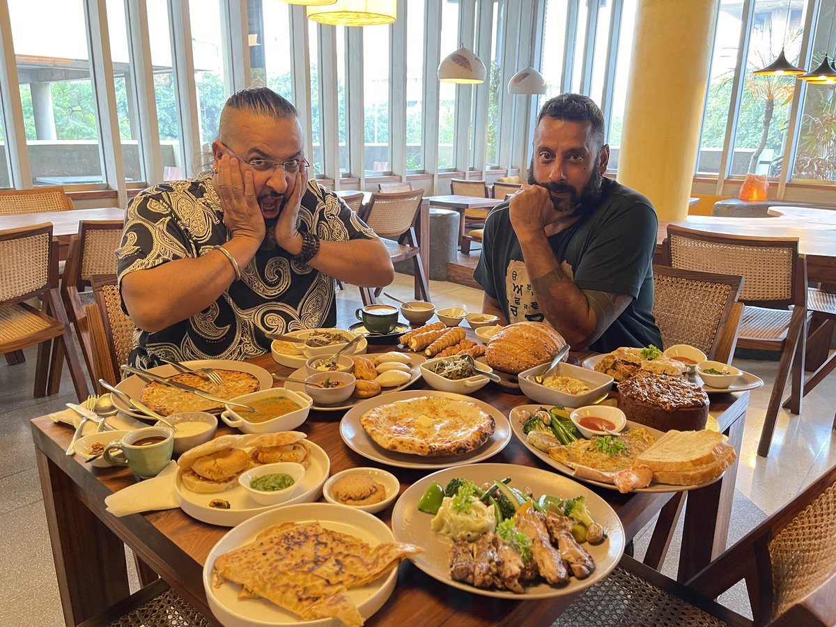 RockyEatsX's tweet photo. Breakfast, keep it simple. Some people splurge on jewels you can’t eat, cars you can’t munch on and large properties you can’t snack on…. We prefer to do it with food. There is real beauty here … it lies in the eye of the beholder .. #Backtosource  restaurant Chandigarh https://t.co/TkrjOIGIkJ