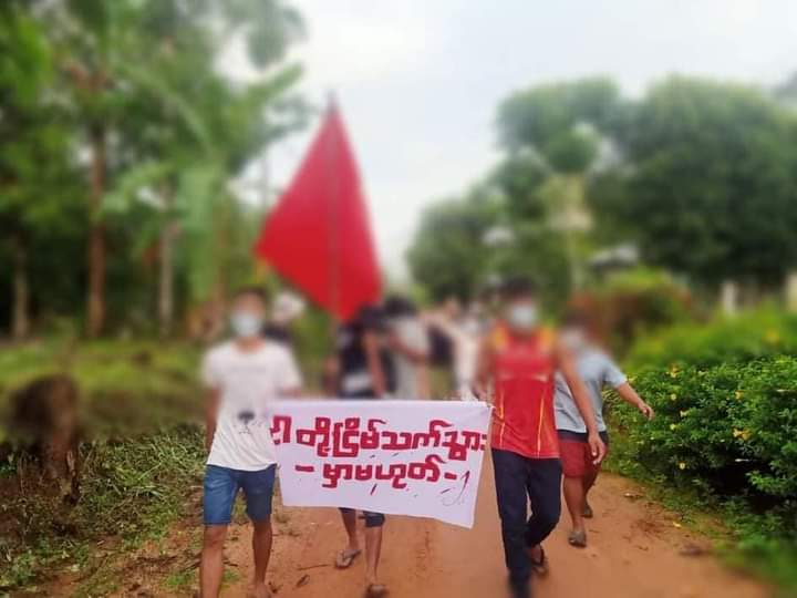 kay_aprilnyein's tweet photo. Youths of Nyin Maw Village, Launglone Township staged a morning strike against the military dictatorship on this morning.

#UnfetteredAccessForAids
#June22Coup
#WhatsHappeningInMyanmar https://t.co/WSbGSQgMXh